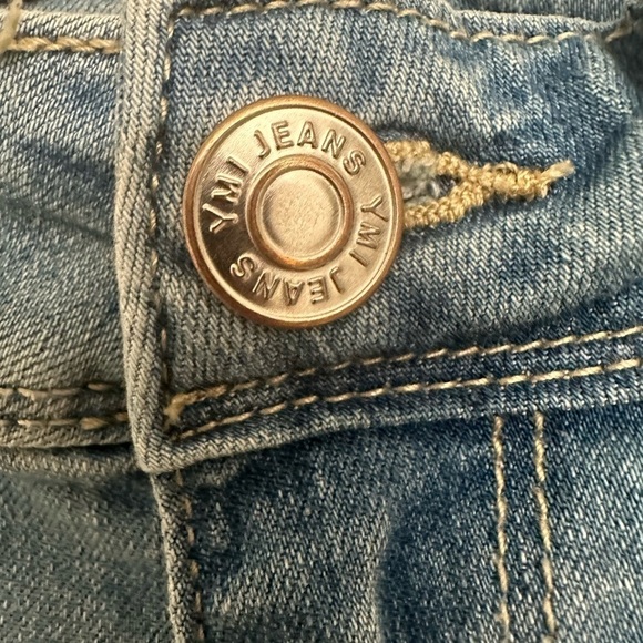 1-Size 9/29 YMI high waisted distressed denim shorts - Picture 6 of 7